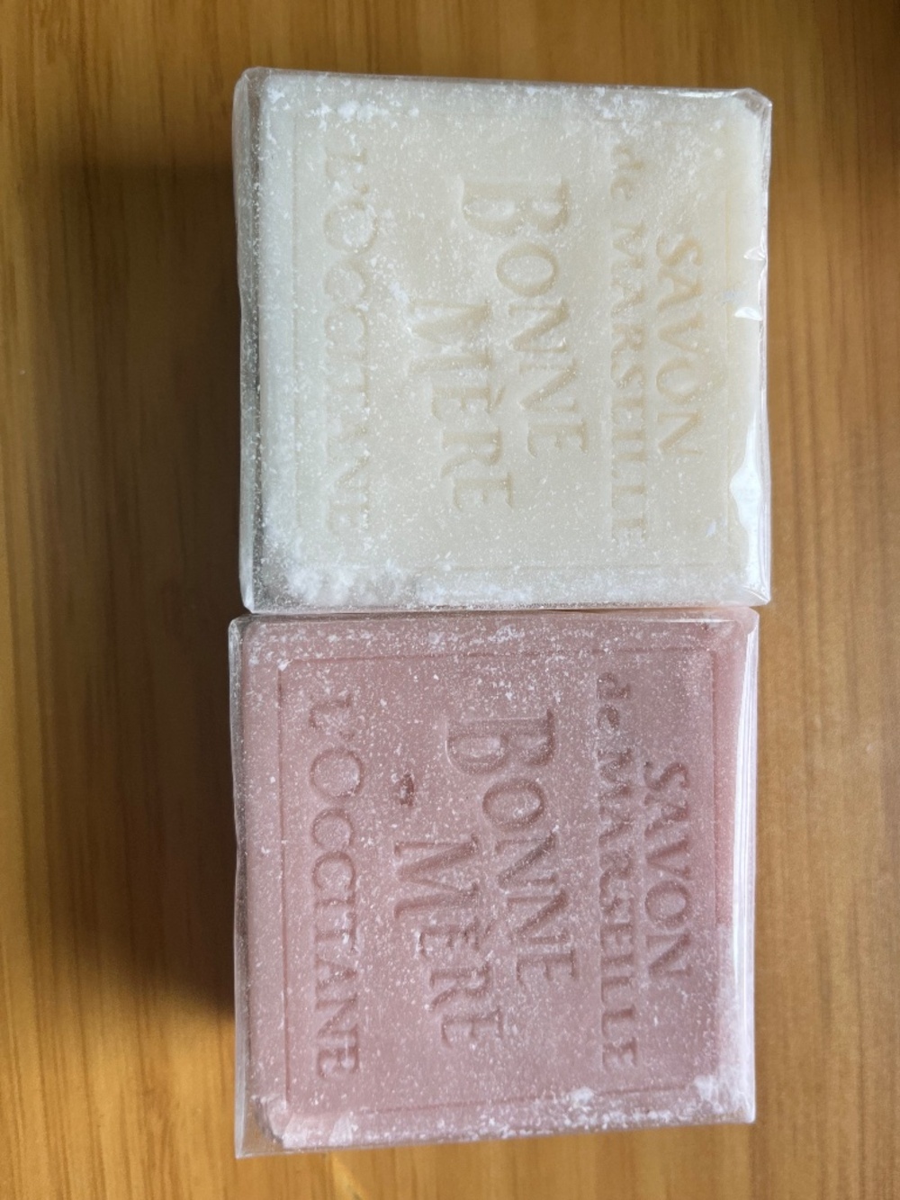 L'Occitane set of 2 perfumed soaps (milk and rose scent) Sealed and NWT